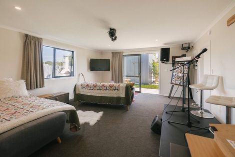 Photo of property in 50a Pratt Avenue, Foxton Beach, Foxton, 4815