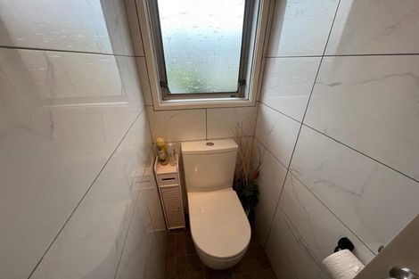 Photo of property in 4/305 Great North Road, Henderson, Auckland, 0612