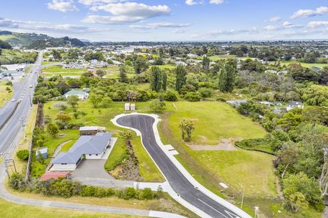 Photo of property in 5 Te Naihi Place, Paraparaumu, 5032
