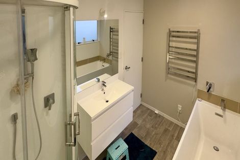 Photo of property in 2/5 Woodall Place, Totara Vale, Auckland, 0627
