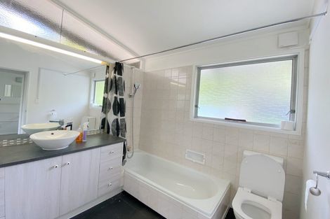 Photo of property in 74 Peach Road, Glenfield, Auckland, 0629