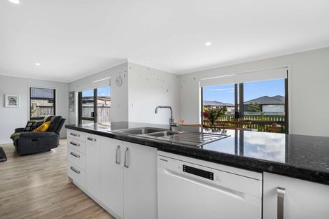 Photo of property in 6 Navy Lane, Papamoa, 3118