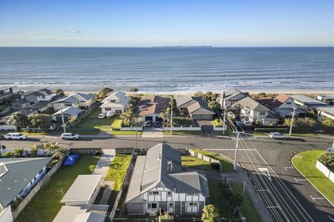 Photo of property in 70 Karewa Parade, Papamoa Beach, Papamoa, 3118