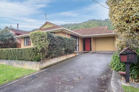 Photo of property in 21 Huia Street, Waikanae, 5036