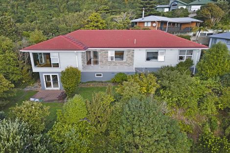 Photo of property in 13 Wilmshurst Place, Tawa, Wellington, 5028
