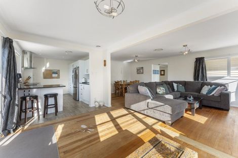 Photo of property in 5 Prouse Grove, Silverstream, Upper Hutt, 5019