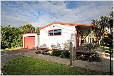 Photo of property in 17 Aru Street, Tangimoana, 4822