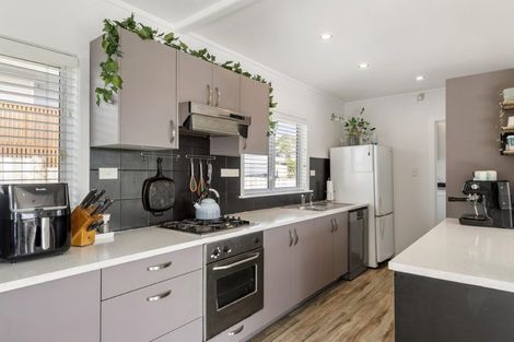 Photo of property in 34 Tiri Tiri Road, Birkdale, Auckland, 0626