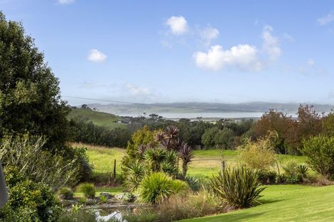 Photo of property in 26 Crosland Road, South Head, Helensville, 0874