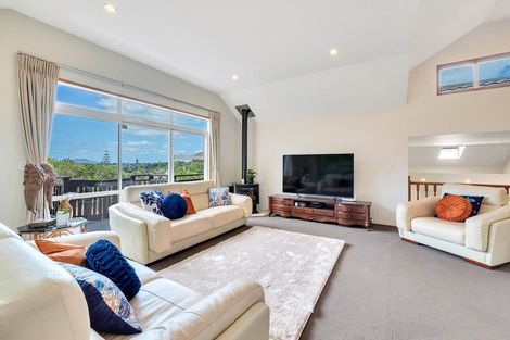 Photo of property in 16a Honeysuckle Lane, Mairangi Bay, Auckland, 0630