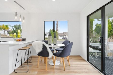 Photo of property in 2/68 Meadowood Drive, Unsworth Heights, Auckland, 0632