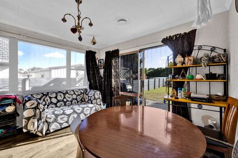 Photo of property in 9 Manawapou Road, Hawera, 4610