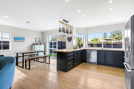 Photo of property in 33 Maygrove Drive, Orewa, 0931