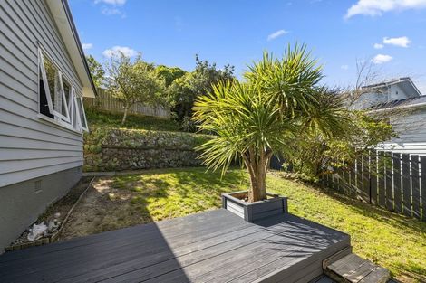 Photo of property in 9 Salford Street, Newlands, Wellington, 6037