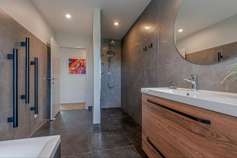 Photo of property in 49 Johnstone Drive, Fitzherbert, Palmerston North, 4410