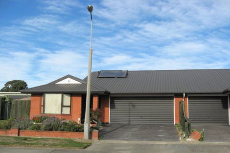 Photo of property in 2/12 Takaro Avenue, Sockburn, Christchurch, 8042