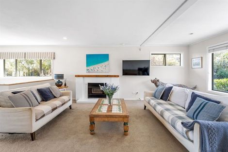 Photo of property in 528 Beach Road, Murrays Bay, Auckland, 0630