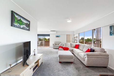 Photo of property in 26 Longreach Drive, Sunnyvale, Auckland, 0612