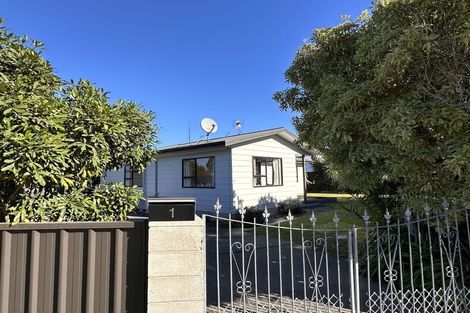 Photo of property in 1 Perry Crescent, Greenmeadows, Napier, 4112