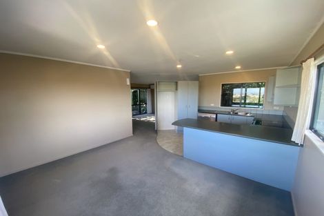 Photo of property in 2/8 Mossop Rise, Glenfield, Auckland, 0629