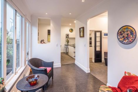 Photo of property in 33 Hobson Crescent, Thorndon, Wellington, 6011