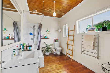 Photo of property in 222 Frankley Road, Frankleigh Park, New Plymouth, 4310