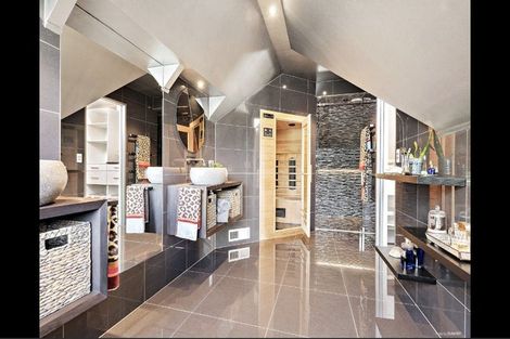 Photo of property in 147 Seatoun Heights Road, Miramar, Wellington, 6022