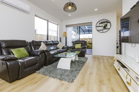 Photo of property in 104 Bellbird Street, Papakura, 2110
