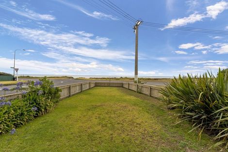 Photo of property in 2 Karaka Street, Otaki Beach, Otaki, 5512