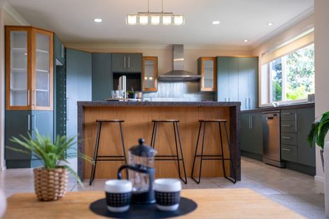 Photo of property in 1 Glenroy Place, Green Bay, Auckland, 0604