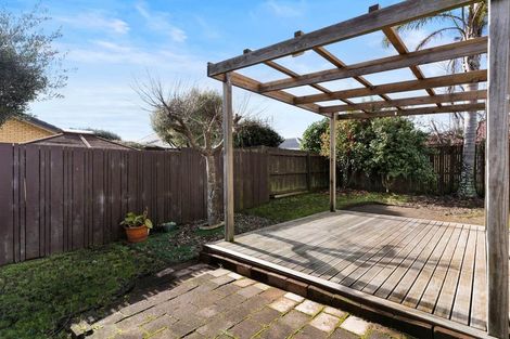 Photo of property in 1/5 Cornelian Crescent, Half Moon Bay, Auckland, 2012