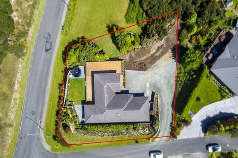 Photo of property in 1 Mckenzie Way, Timberlea, Upper Hutt, 5018