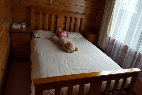 Photo of property in 1 Cabello Place, Unsworth Heights, Auckland, 0632