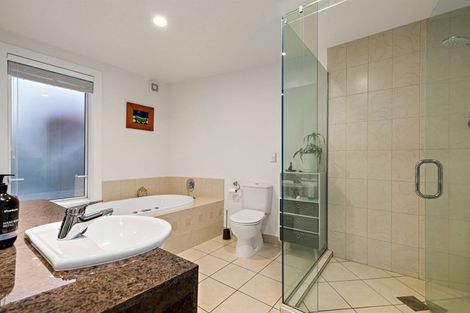 Photo of property in 6 Miri Road, Rothesay Bay, Auckland, 0630