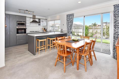 Photo of property in 21 Stranraer Crescent, Wattle Downs, Auckland, 2103