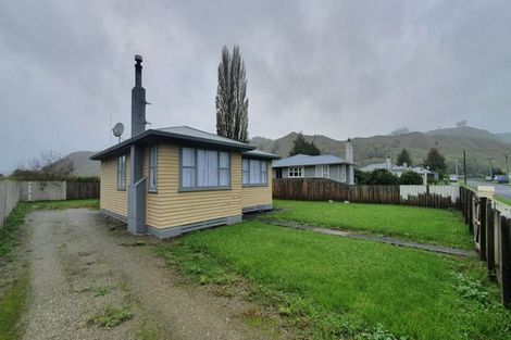 Photo of property in 10 Currie Street, Te Karaka, 4022