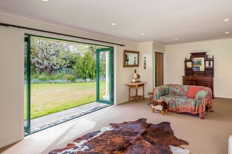 Photo of property in 33 Mokena Kohere Street, Manakau, Levin, 5573