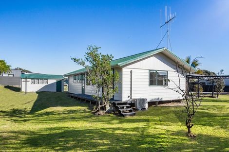 Photo of property in 16b Karaka Street, Otaki Beach, Otaki, 5512