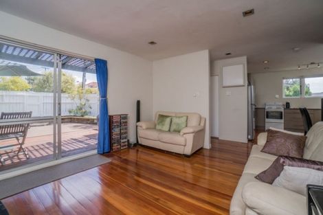 Photo of property in 1/19 Poto Street, Te Atatu South, Auckland, 0610