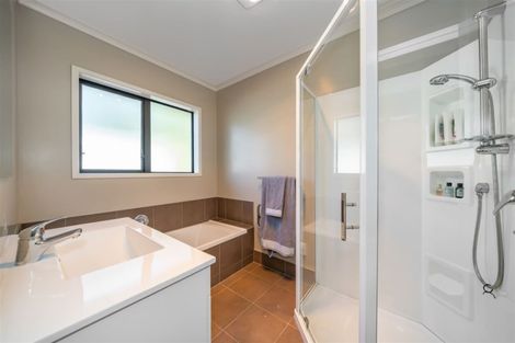 Photo of property in 92 Katherine Mansfield Drive, Whitemans Valley, Upper Hutt, 5371