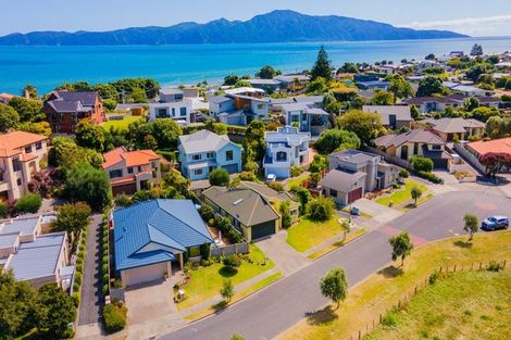 Photo of property in 11 Avion Terrace, Raumati Beach, Paraparaumu, 5032