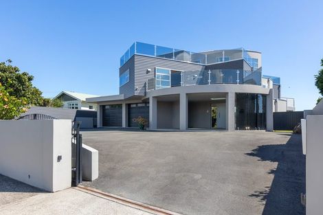 Photo of property in 18 Roy Terrace, Moturoa, New Plymouth, 4310