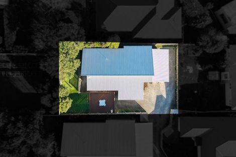 Photo of property in 6b Warrington Grove, Newlands, Wellington, 6037