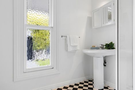 Photo of property in 100 Blighs Road, Strowan, Christchurch, 8052