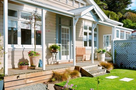 Photo of property in 127 Muritai Road, Eastbourne, Lower Hutt, 5013