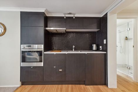 Photo of property in 122 Pendarves Street, New Plymouth, 4312