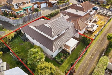 Photo of property in 2/47 Uxbridge Road, Mellons Bay, Auckland, 2014