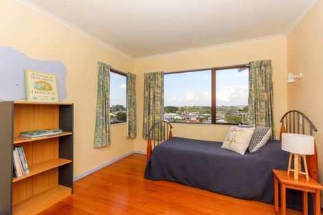 Photo of property in 7 Sandel Rise, Merrilands, New Plymouth, 4312