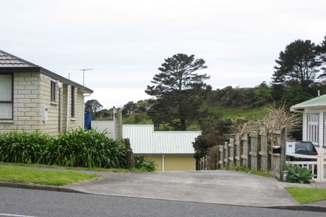 Photo of property in 86a Riversdale Drive, Merrilands, New Plymouth, 4312