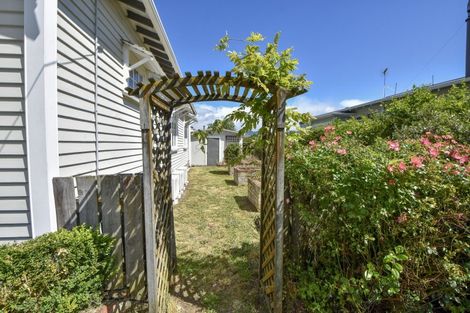 Photo of property in 12 Garrison Street, Carterton, 5713